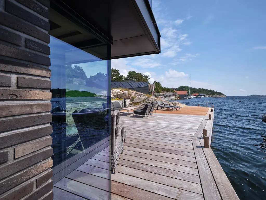 Fruens allé, Kristiansand, Norge: Schüco skjutdörr, Reynaers CW 50, Slimline 38 och pivotdörr