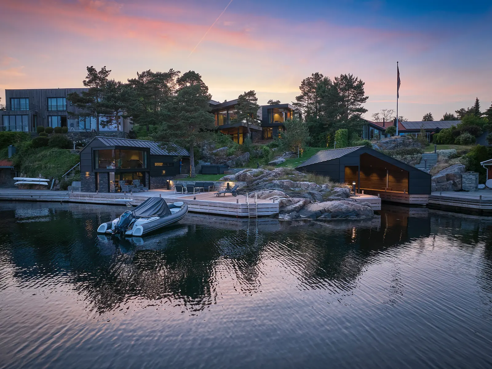Fruens allé, Kristiansand, Norge: Schüco skjutdörr, Reynaers CW 50, Slimline 38 och pivotdörr (bild 3 av 5)