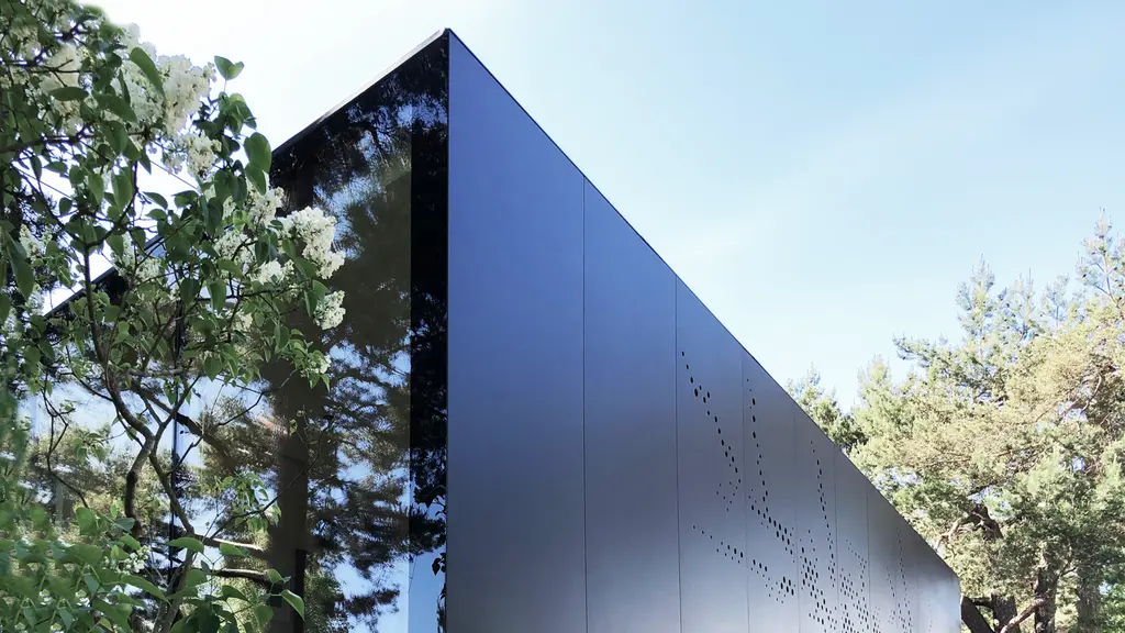 L15, Lillesand, Norge: Reynaers Hi-Finity och CW 50 med step-glas