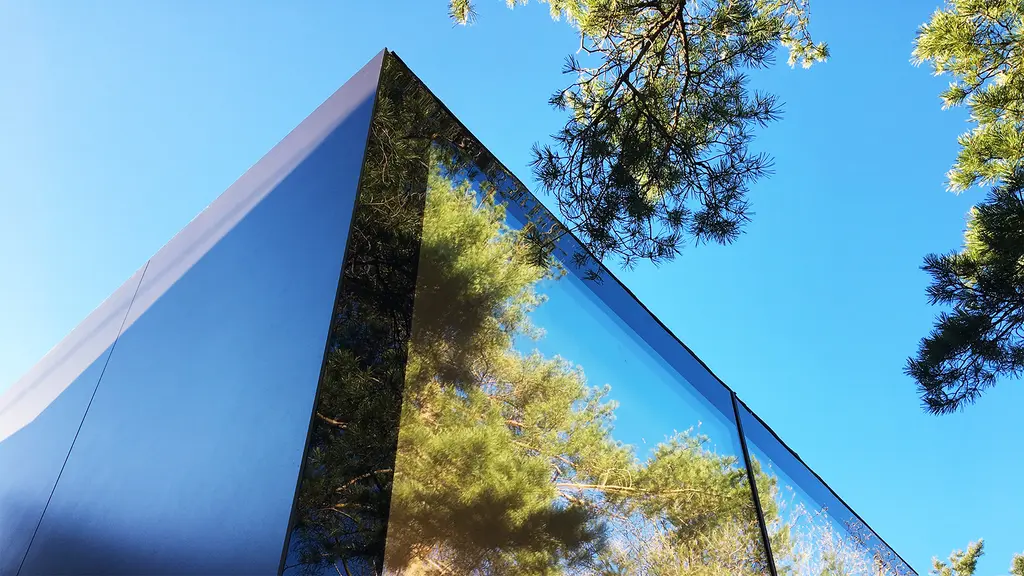 L15, Lillesand, Norge: Reynaers Hi-Finity och CW 50 med step-glas