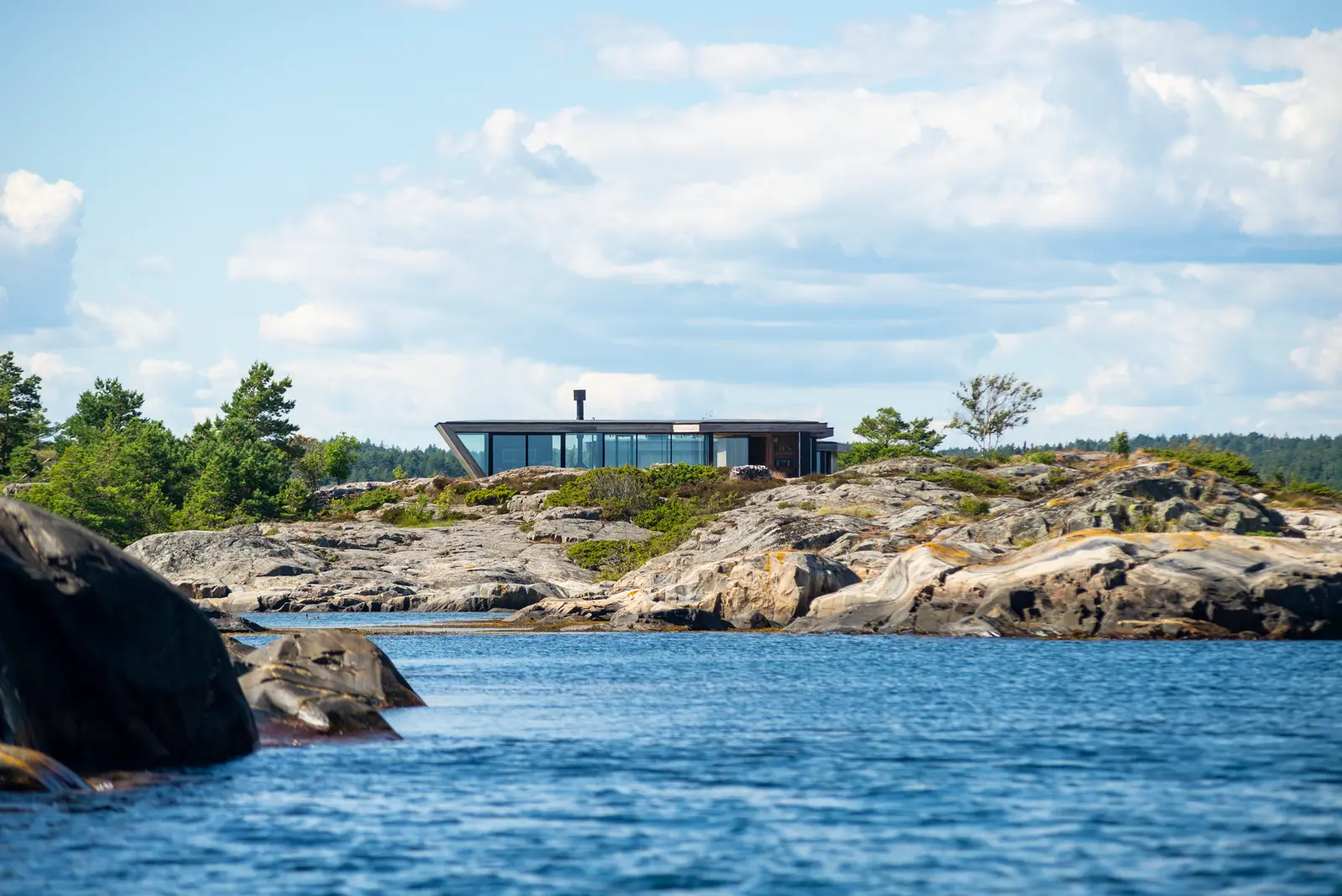 Lille Vardøya, Risør, Norge: Reynaers CF 68 vikdörrar, CW 50 fasad och Slimline 38 fönster (bild 1 av 8)